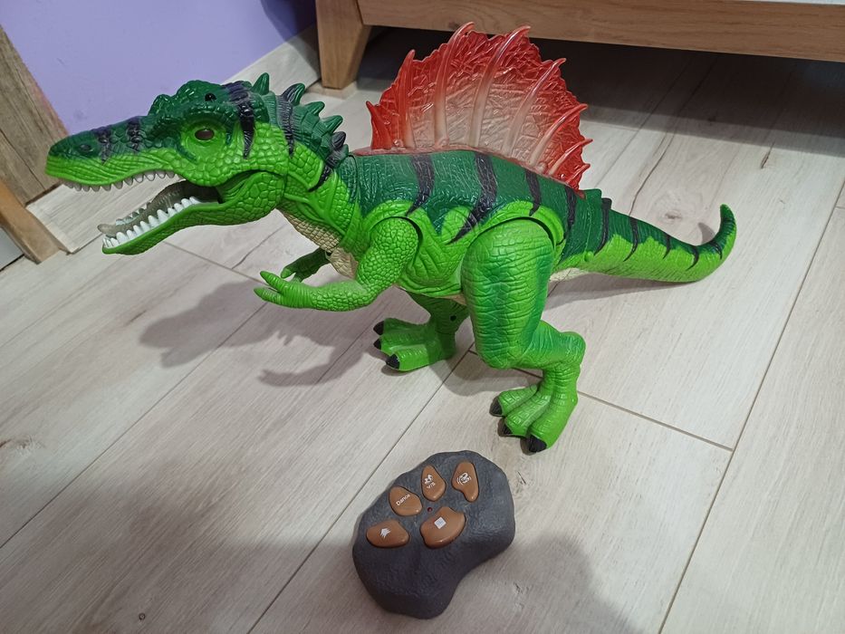 Duży dinozaur na pilota /chodzi /dźwięk