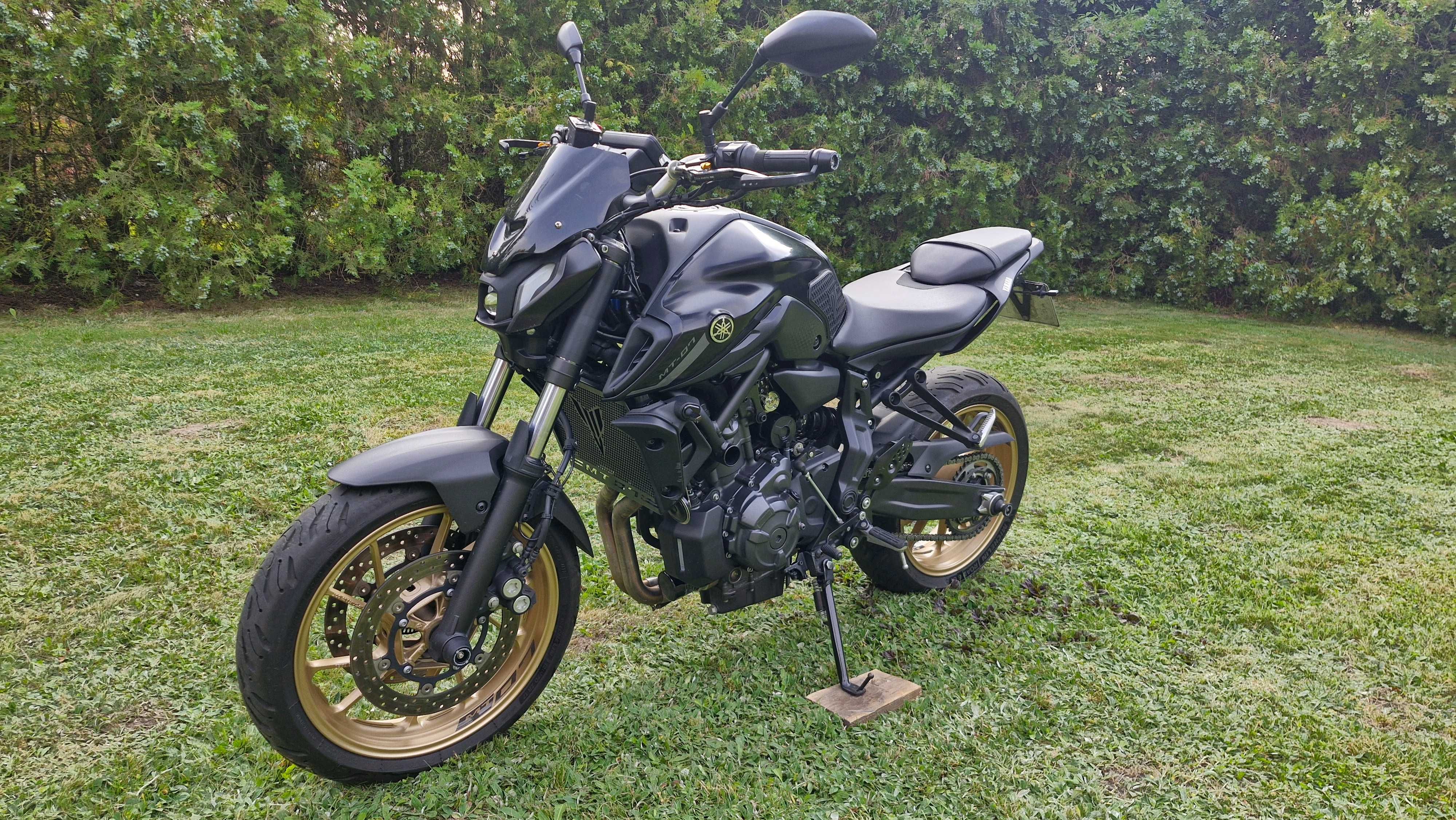 Yamaha MT07 2023 A2 (ODBLOKOWANY) UNIKAT-złote felgi wydech MIVV