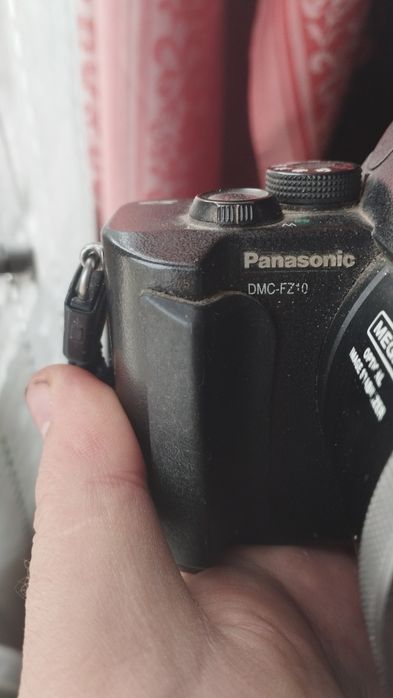 Продаеться lumix  FZ10 leica