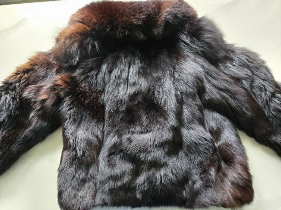 Używane futro z lisa czarne naturalne futro