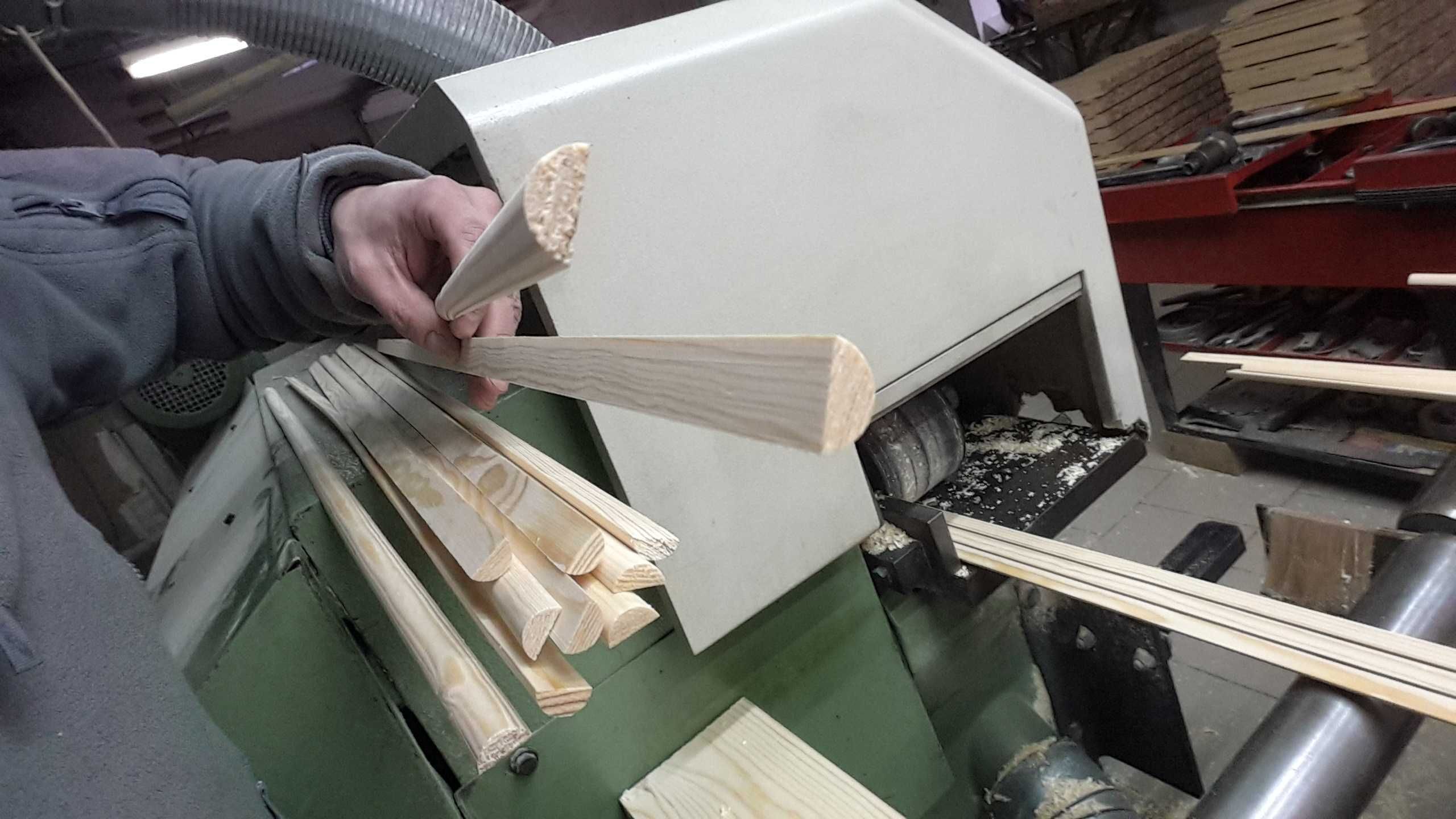 Półwałek 8x16 mm drewniany ozdobny meblowy modelarski połowa wałka