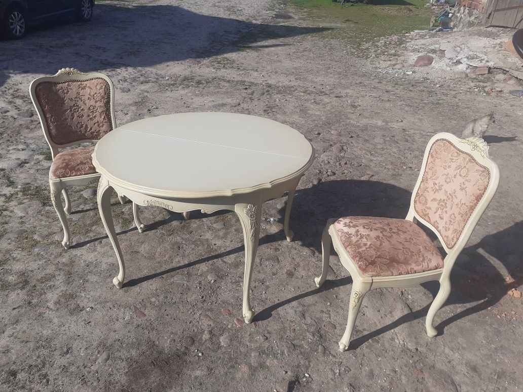 Stół ludwik rozkladany plus dwa krzesla