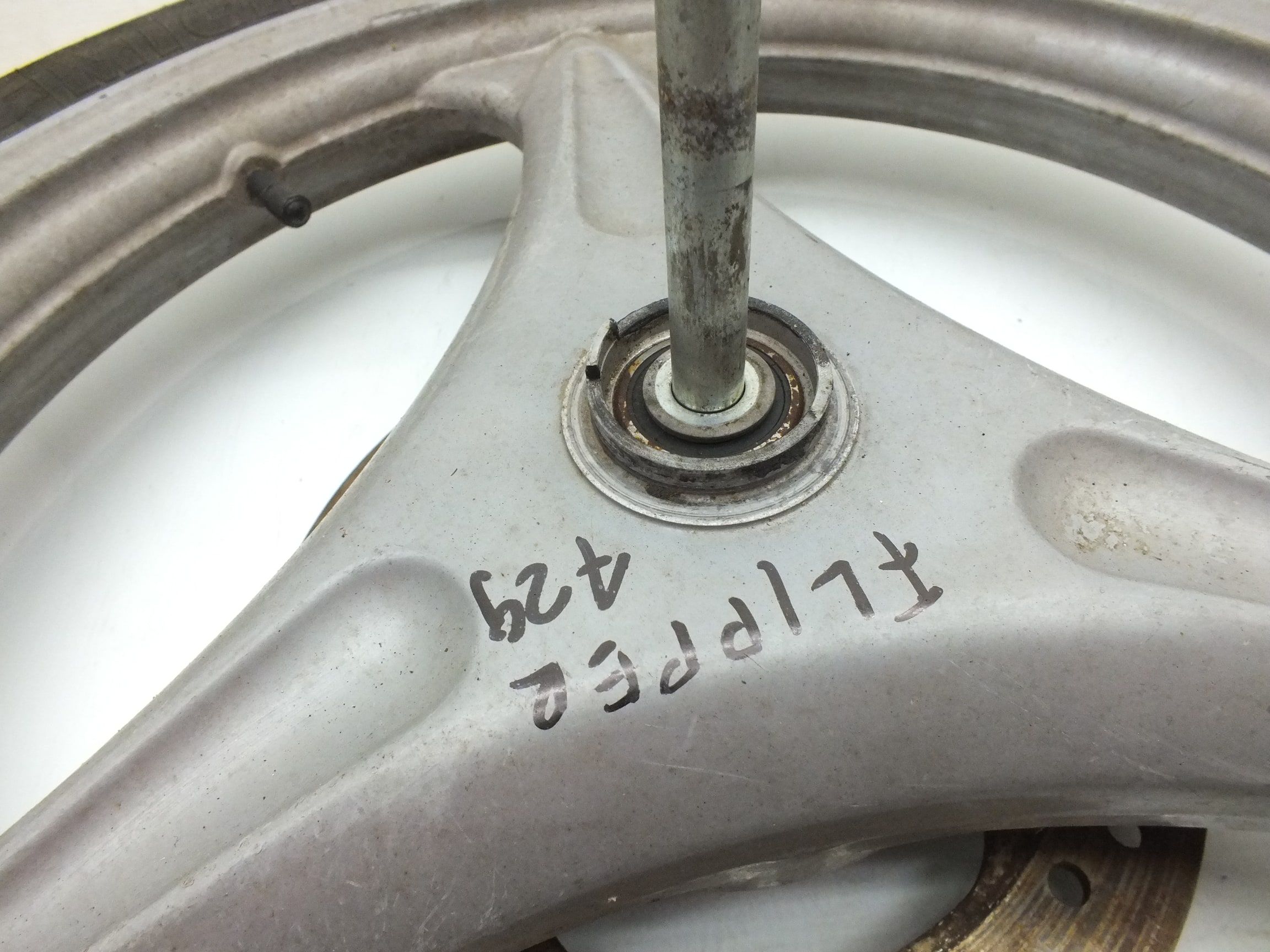 Koło Przód Przednie R-16 Yamaha Why 50 2T Mbk Flipper
