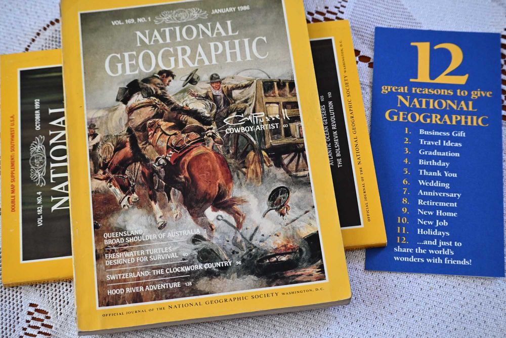English is essential. National Geographic (2 egzemplarze) – Angielski.