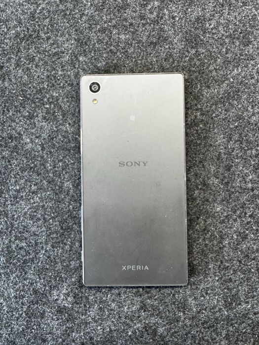 Atrapa telefonu Sony Xperia Z5