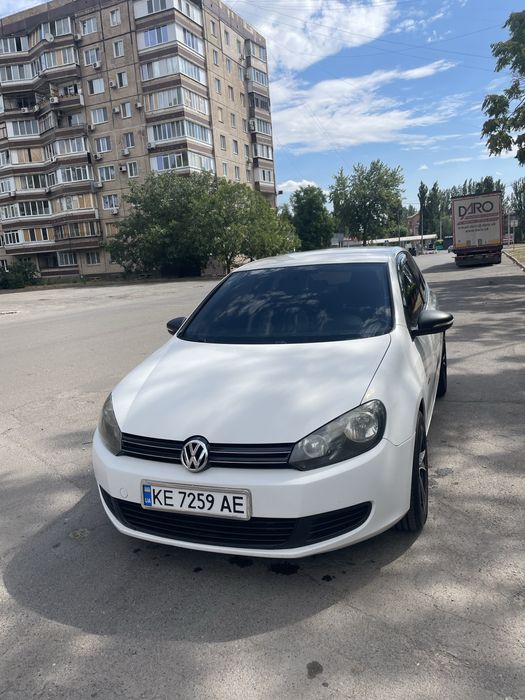 Авто Volkswagen Golf 2010