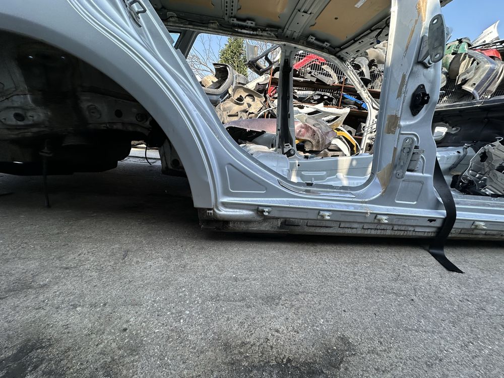 Próg W204 Kombi Lewy Prawy Słupek W204 Mercedes