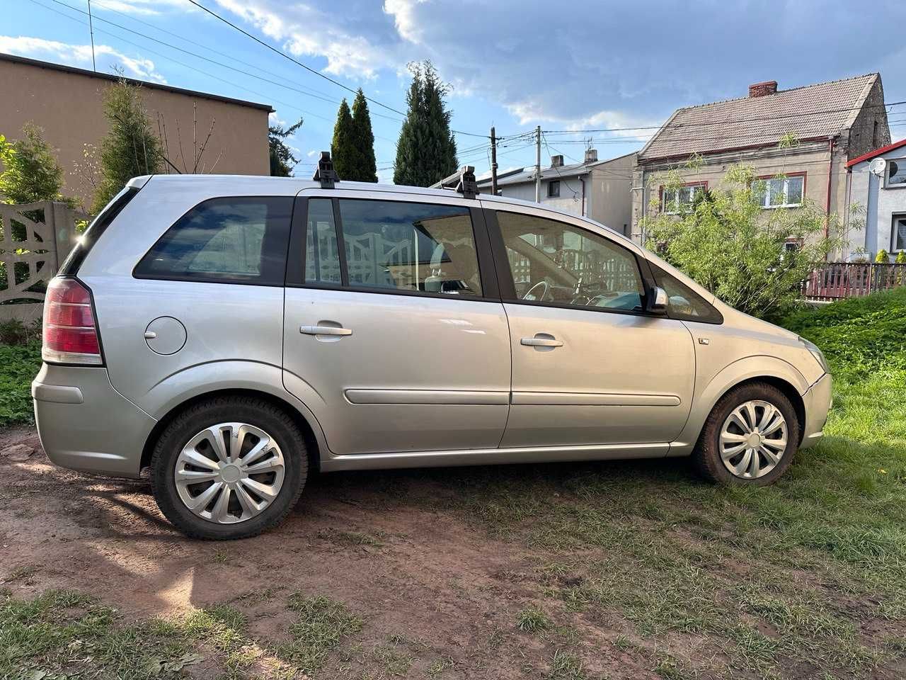 Opel Zafira. Коробка - Автомат. В хорошем состоянии. Срочно Недорого