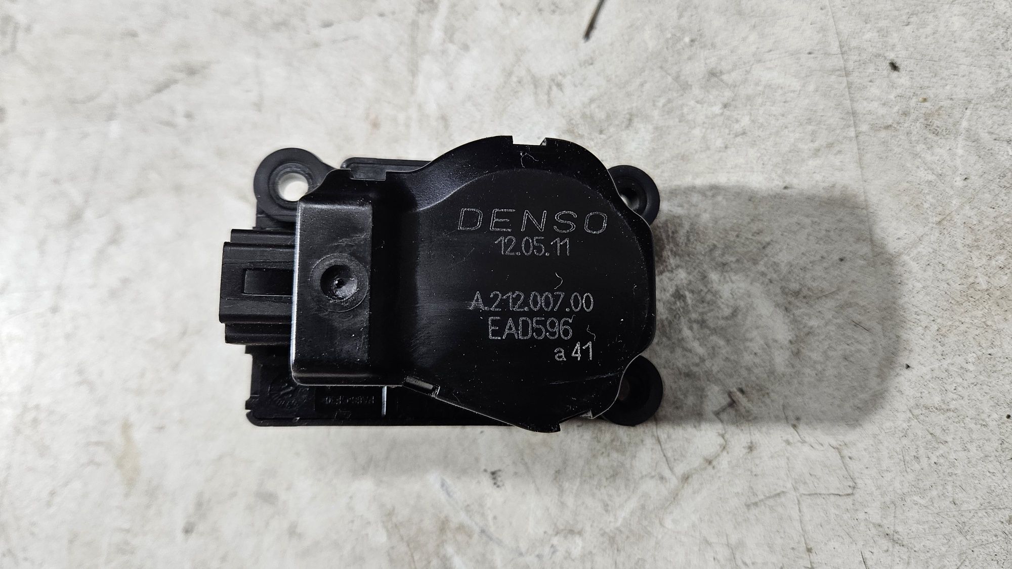 Silniczek nagrzewnicy dmuchawy Denso klimatronik opel corsa d