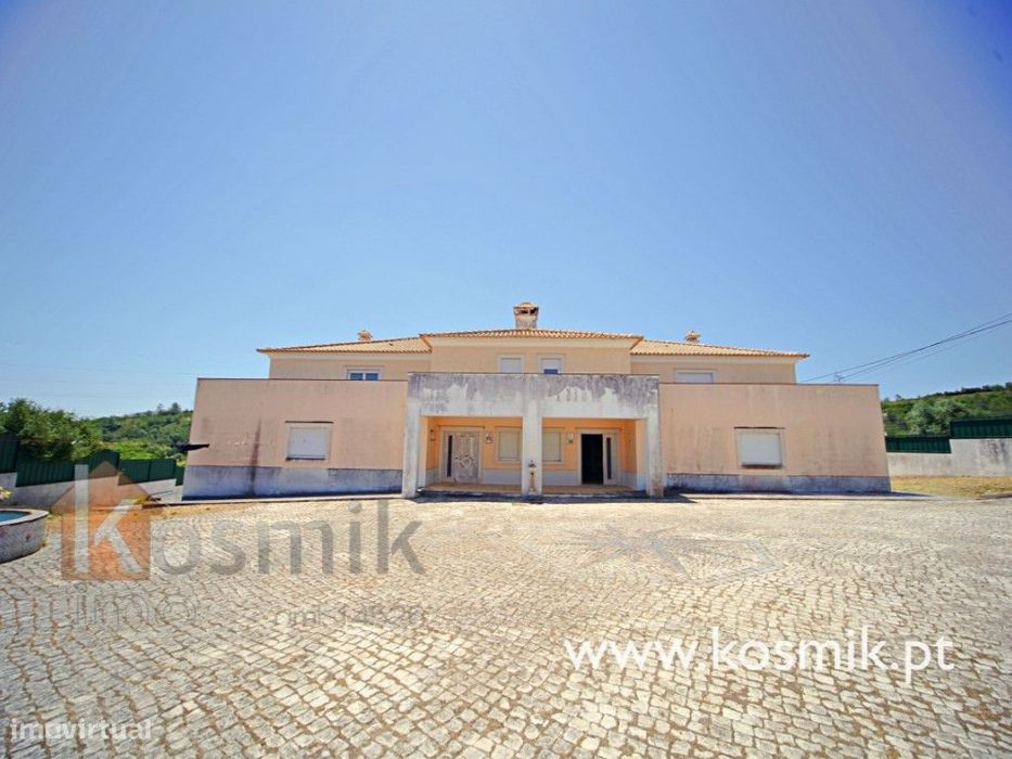 Moradia bifamiliar de Luxo para recuperar V5 + V5 :: Bucelas - Lour...