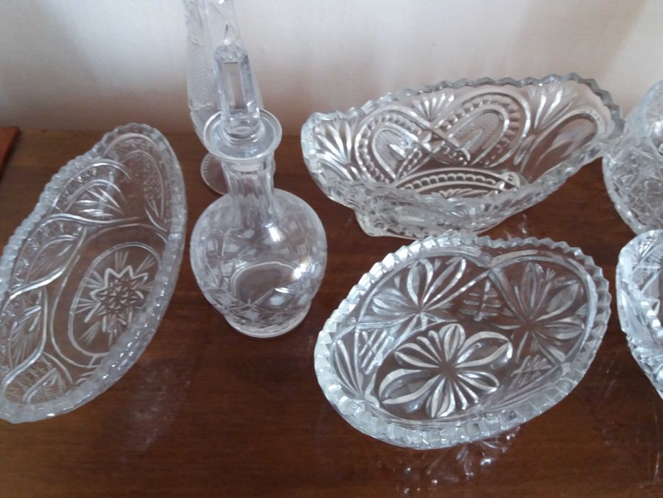 Хрусталь. Салатницы, лебеди - хрусталь. Подсвечники (стекло).