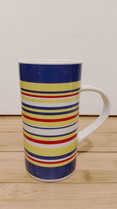 Kubek w paski, wysoki. 330 ml.