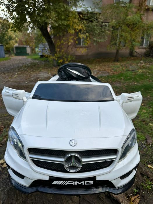 Дитяча машинка на акумуляторі