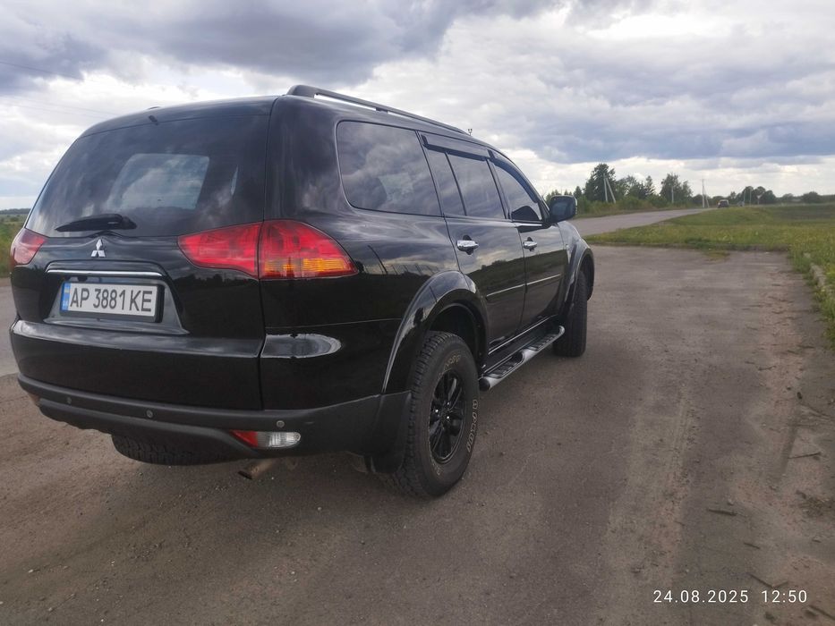 Mitsubishi pagero sport 2011