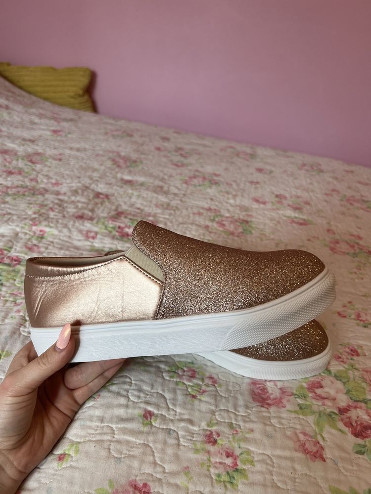 Nowe buty półbuty wsuwane Deezee r. 39 błyszczące