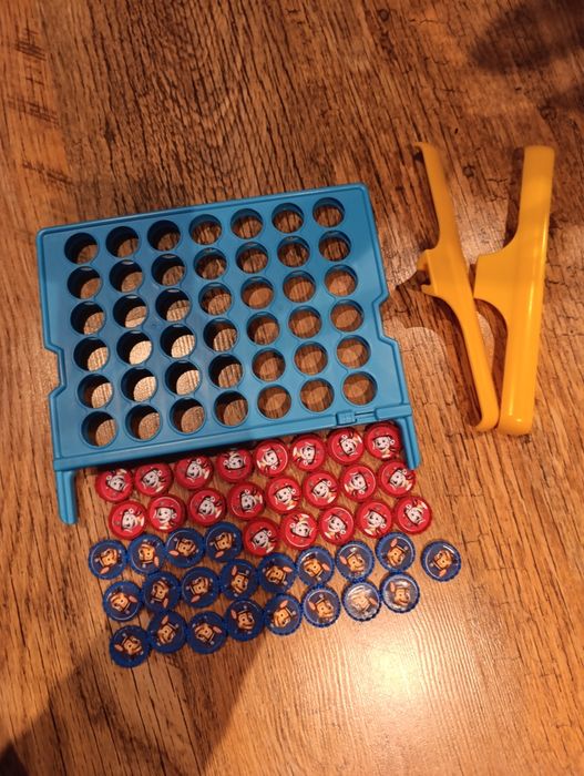 Gra cztery rzędy Psi Patrol