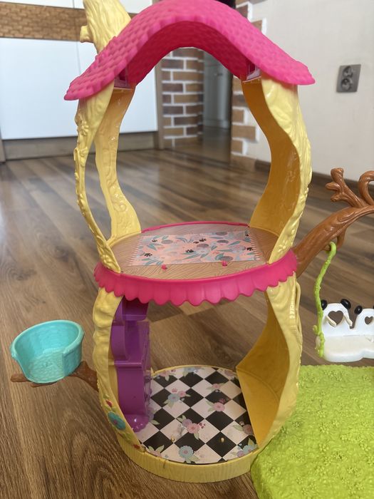 Domek Enchantimals duży.