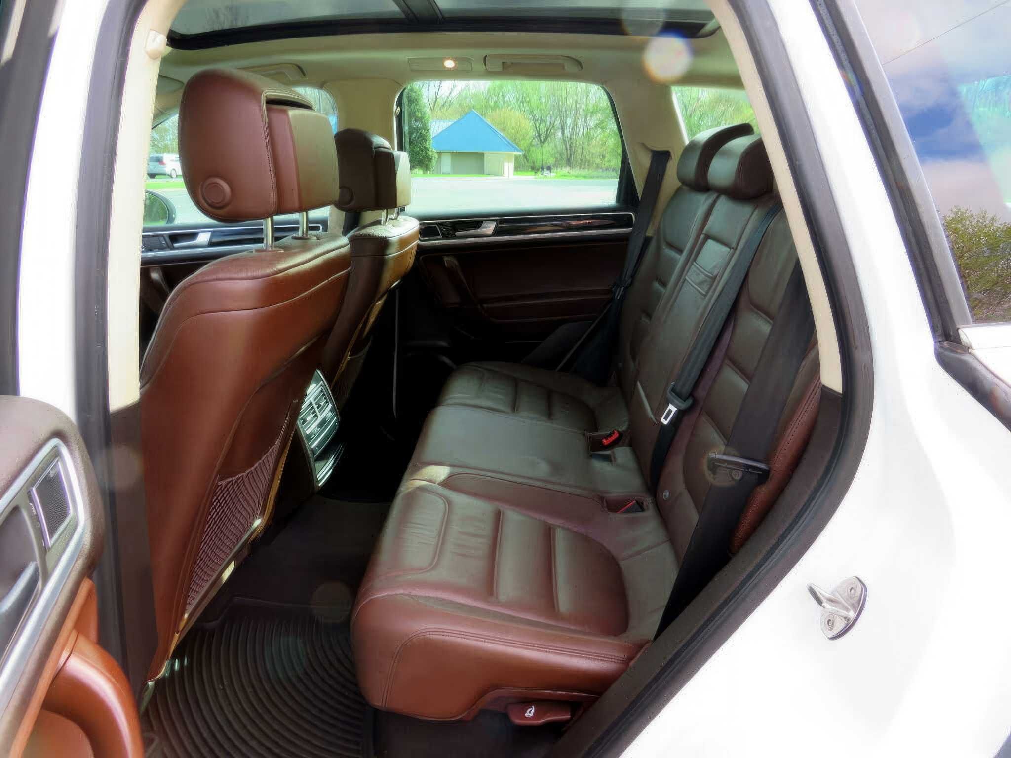 2013 Volkswagen Touareg VR6 Lux
