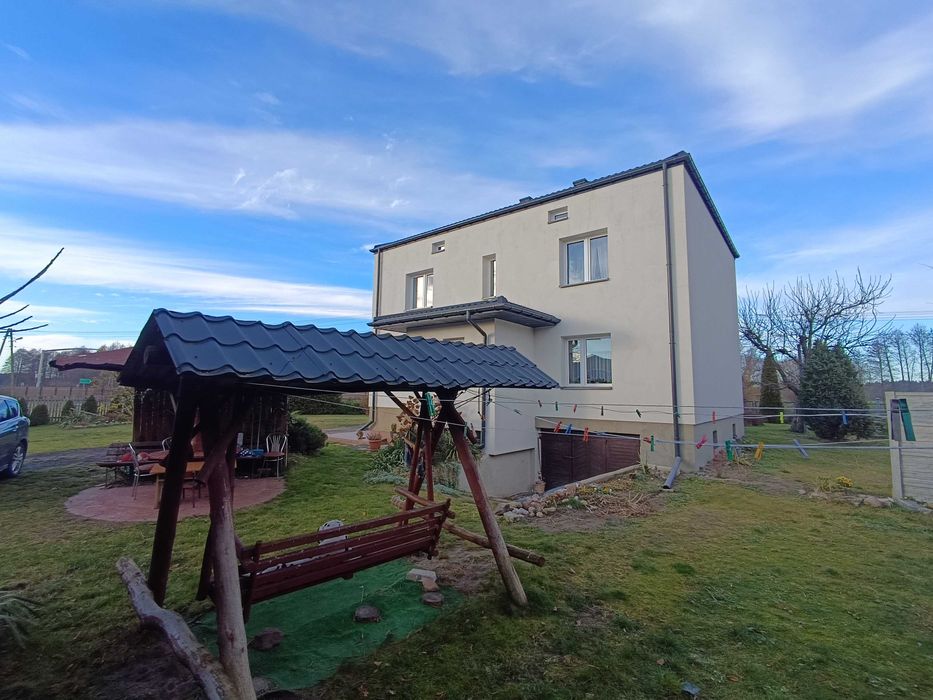 Siedlisko z domem po termomodernizacji w miejscowości Bielino