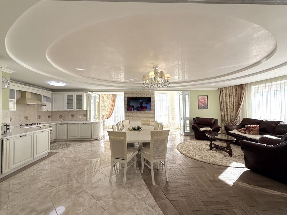 Велика 3к-Квартира з Авторським ремонтом у Калиновій Слободі.