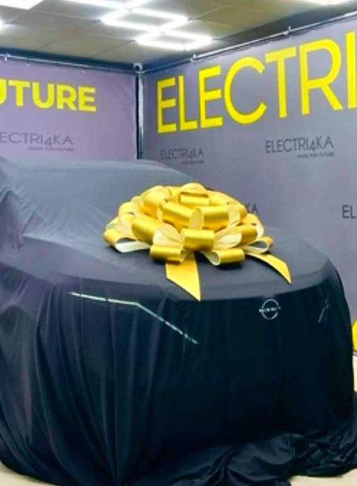 Яркий бант на машину – стильное украшение