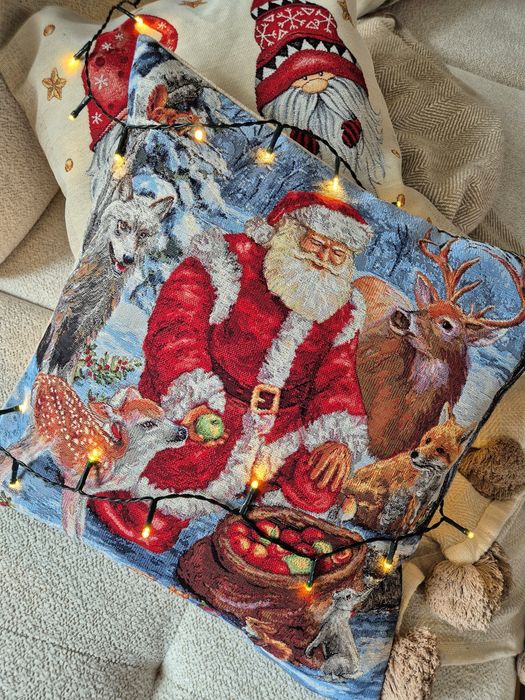 Poszewka 45x45 cm gobelinowa deze Świętym Mikołajem i zwierzętami F203