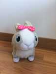 Peluche Coelhinha Betsy  e Pixie, a Coelhinha que Adora Comer