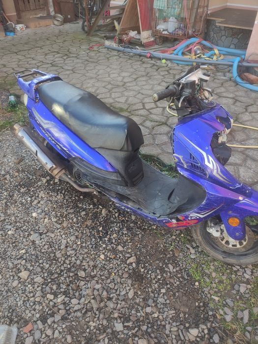 Продам скутер ібен 150