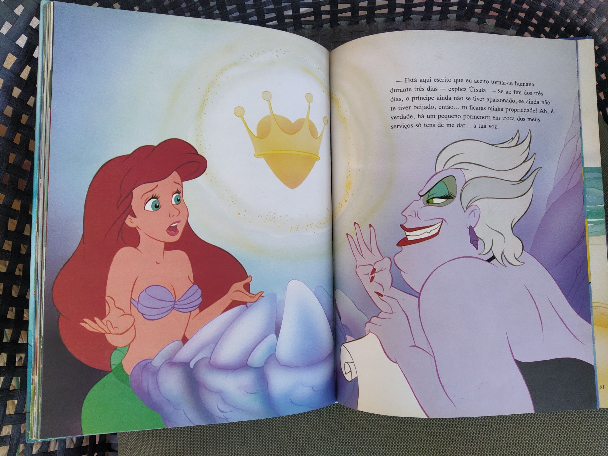 Livro "A Pequena Sereia" da Walt Disney