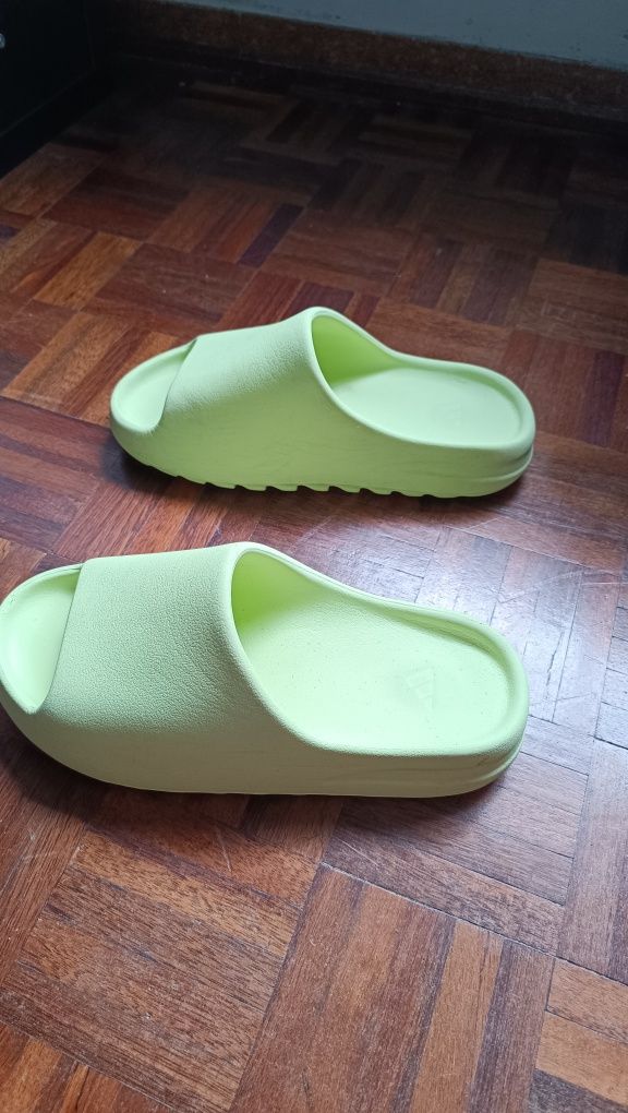 Chinelos adidas .