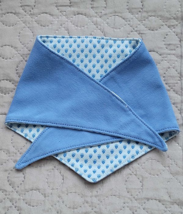 Chusteczka apaszka Adidas niebieski trójkąt