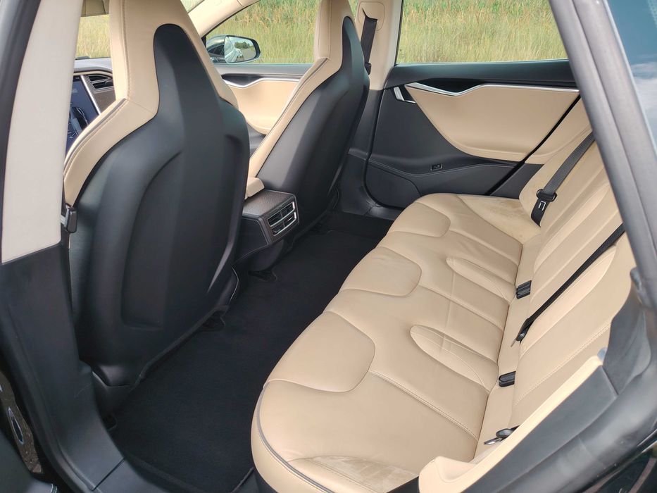 Tesla Model S 2014