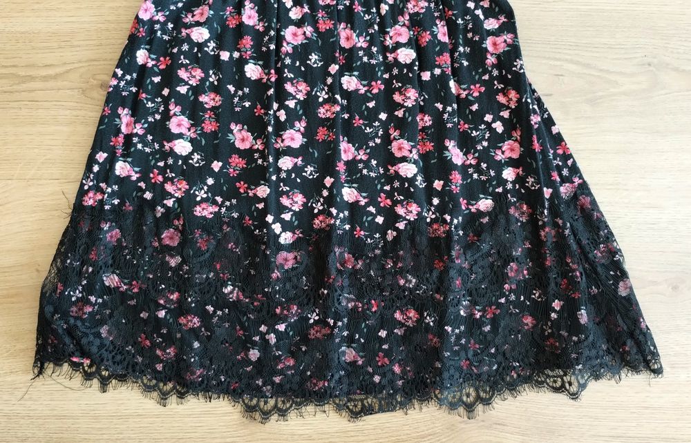 Letnia sukienka w kwiaty Cropp roz S