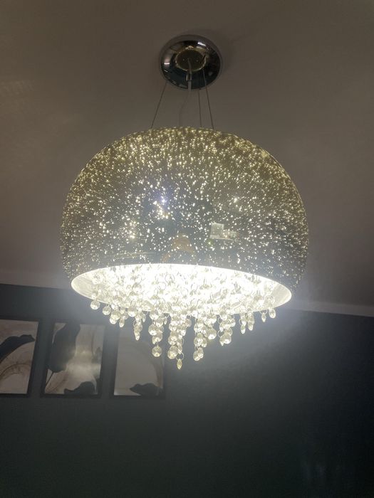 Złota lampa wisząca