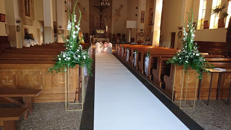 Biały dywan Dekoracja Kościoła Tabliczki z hymnem do Miłości