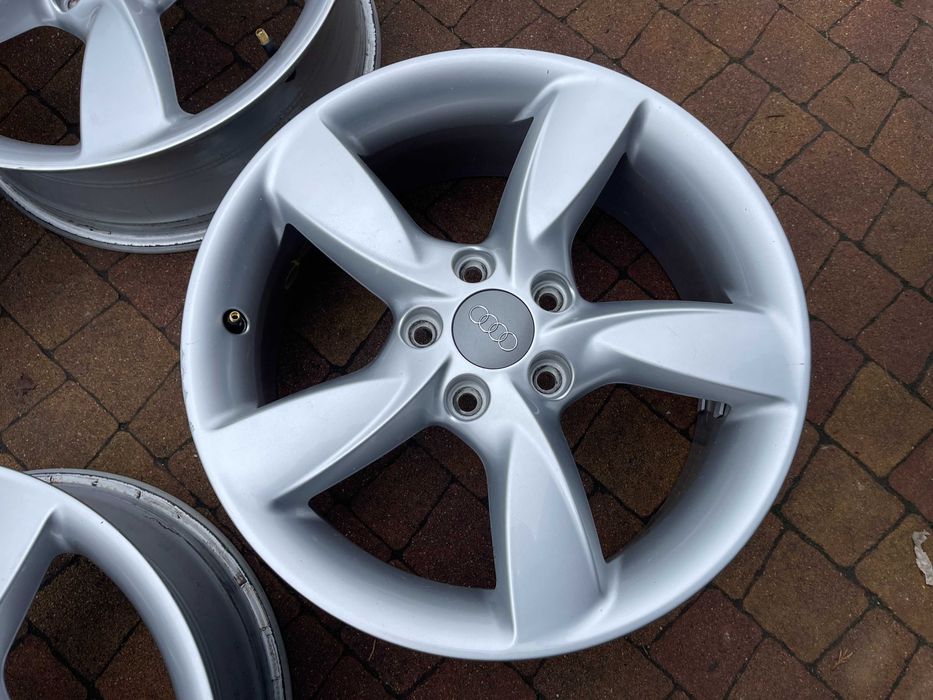 3619. Alufelgi 17" Audi A3 8V oryginalne 6.5J ET43 5x112 proste