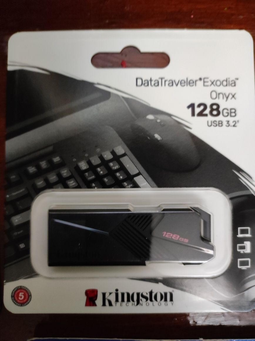 Флешка Kingston оригінальні