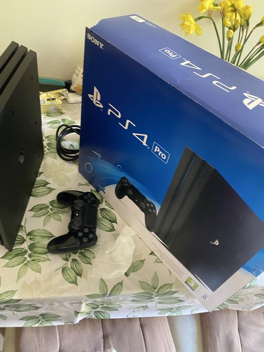 Ігрова пиставка ps 4 pro 1 TB 11.00