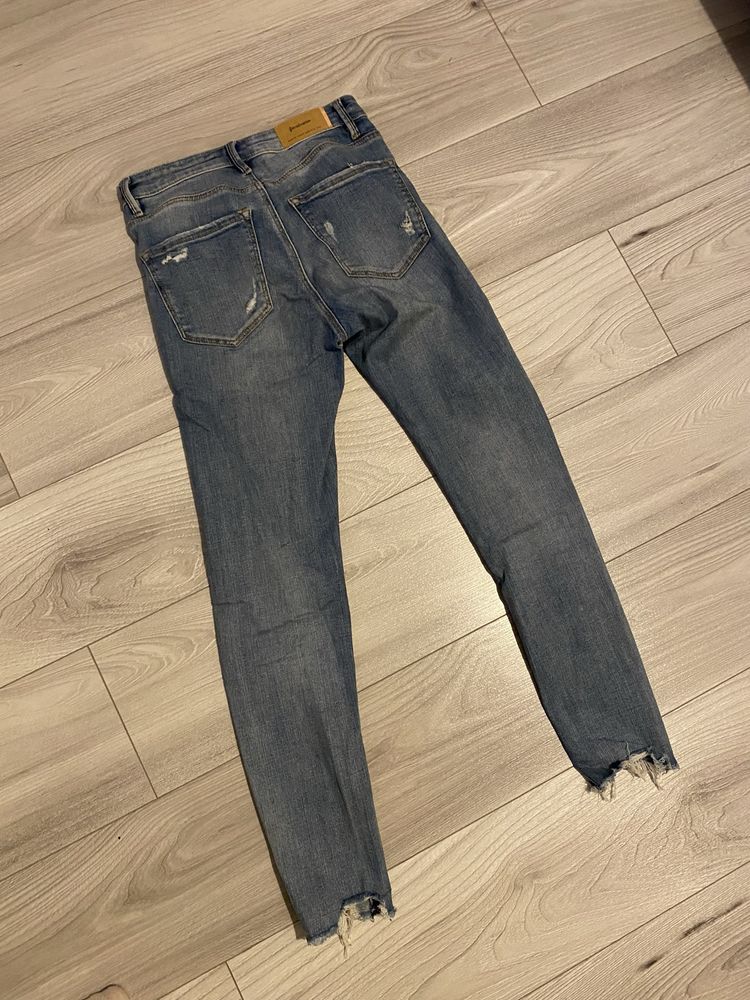 Jeansy regular high waist