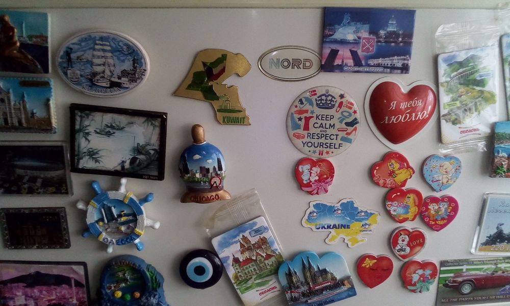 Коллекция магнитов на холодильник