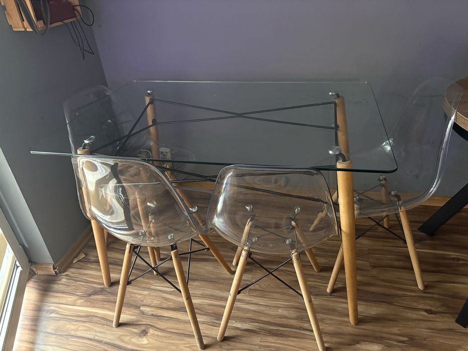 Sprzedam stół z krzesłami