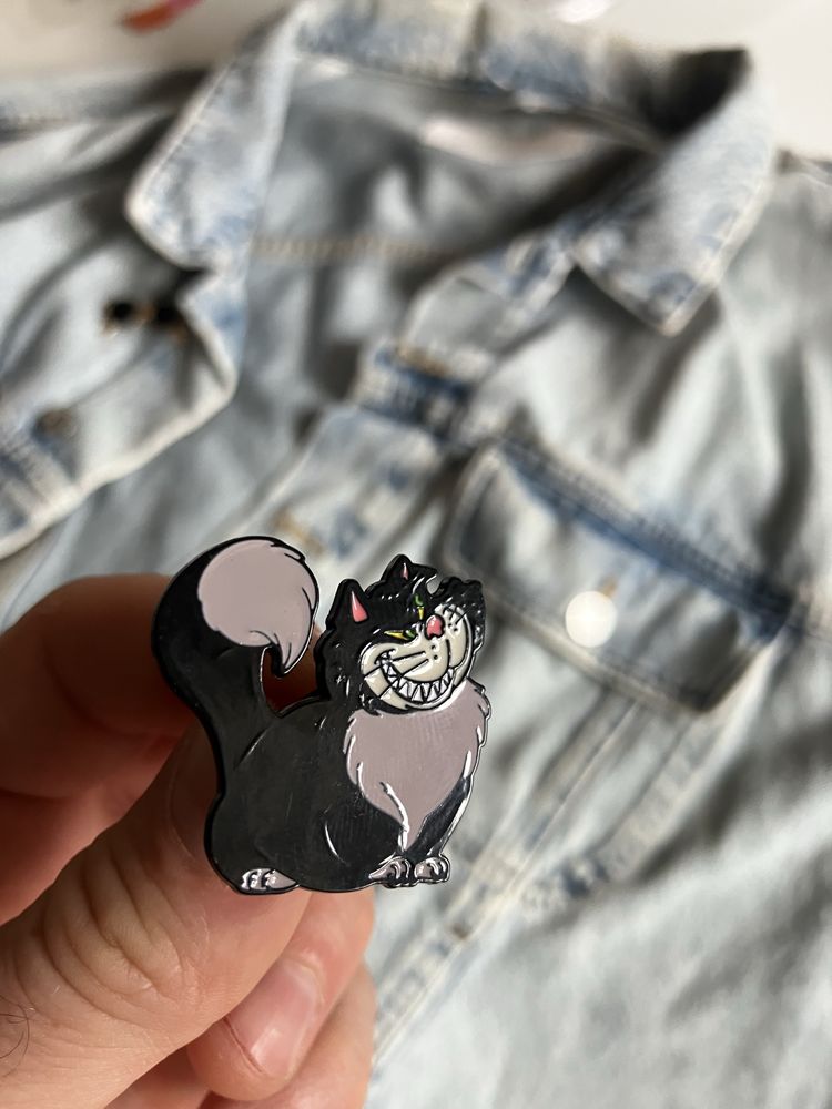 Metalowa pin przypinka kot lucyfer disney retro kopciuszek