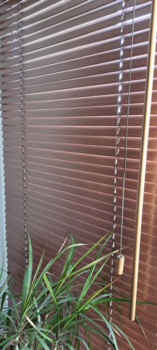 Żaluzje drewniane 25mm Suncolor na całe mieszkanie