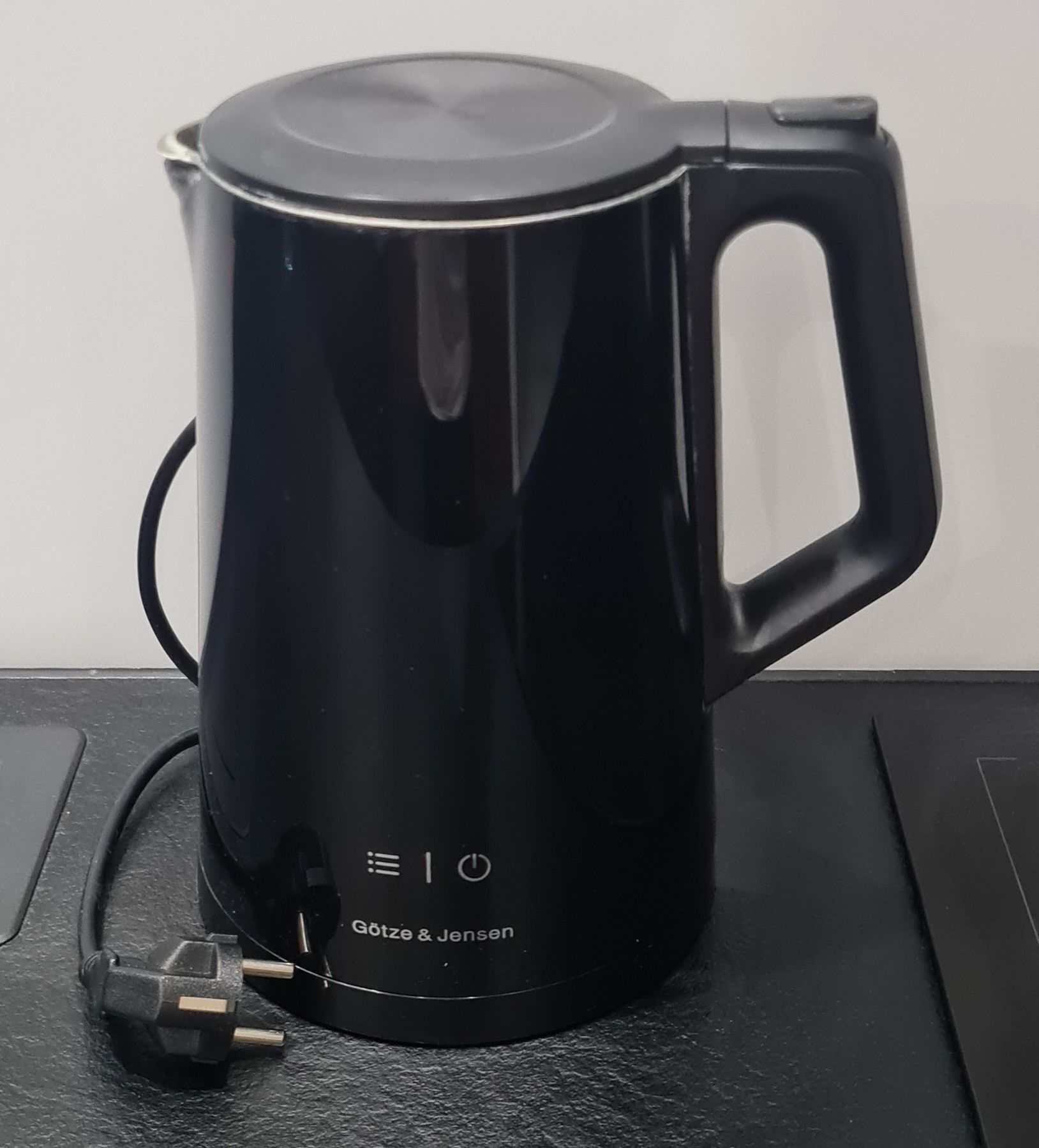 Czajnik GÖTZE & JENSEN KT930K Czarny pojemność 1.5L regulacja temp.