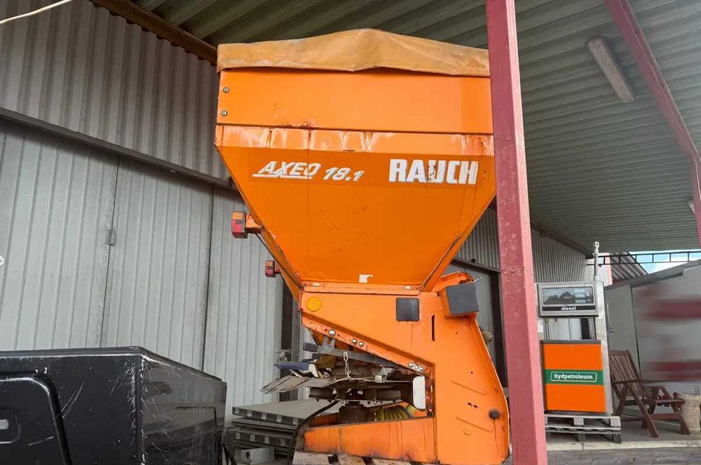 Piaskarka solarka posypywarka Rauch AXEO 18,1 Amazon rozsiewacz