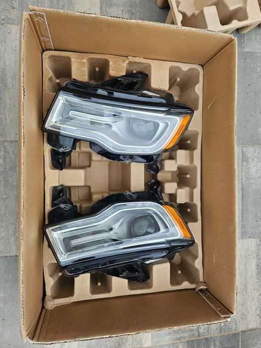 Lampy przednie reflektory Jeep Grand Cherokee WK2 2018r prawa lewa