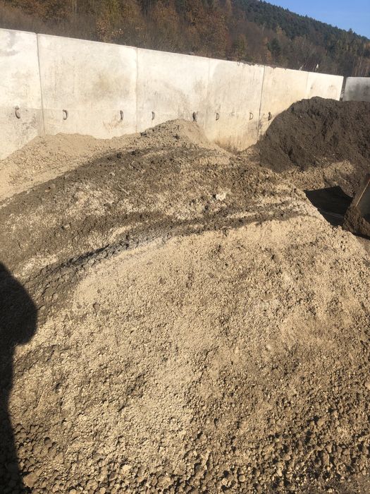 Ziemia ogrodowa, przesiewowa, czarnoziem, humus, kompost, warzywa