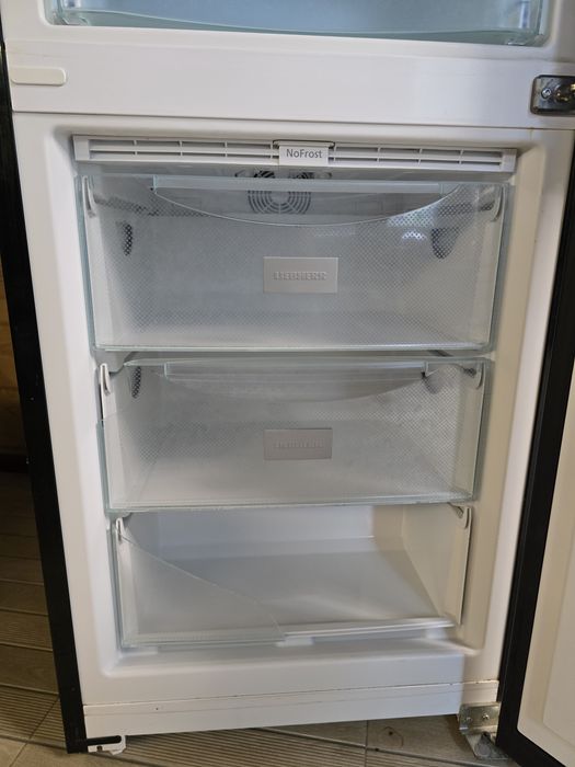 Холодильник Либхер LIEBHERR чорного кольору