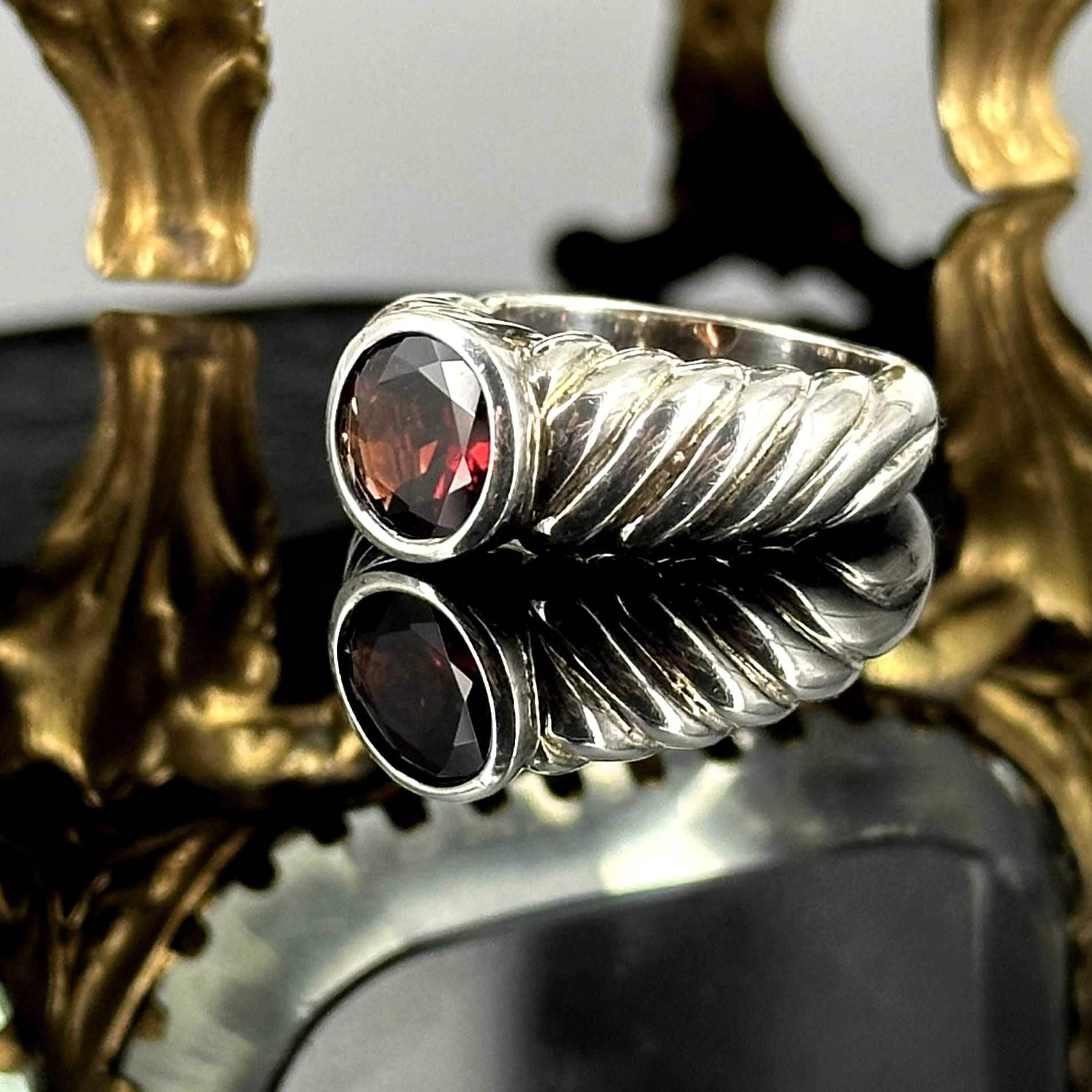 Srebro - Srebrny pierścionek z Granatem - próba srebra 925