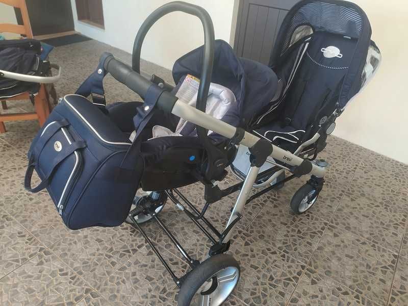 Carro de bebê duplo